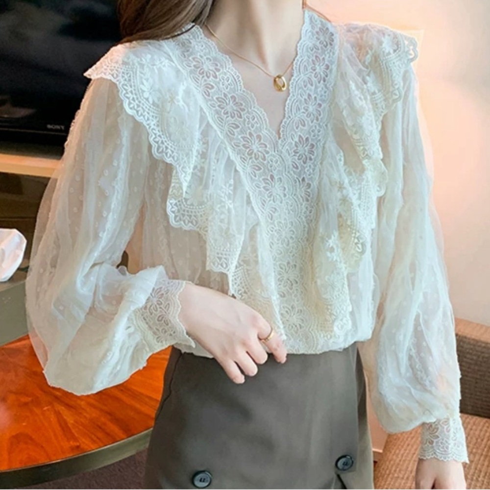 Vintage-Inspired White Lace Ruffle Blouse - Size S